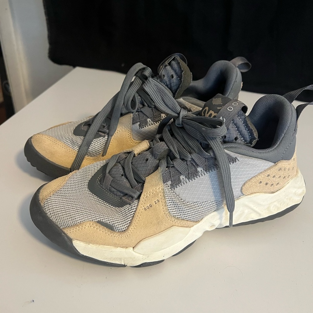 Jordan Sneakers in Gray and Tan